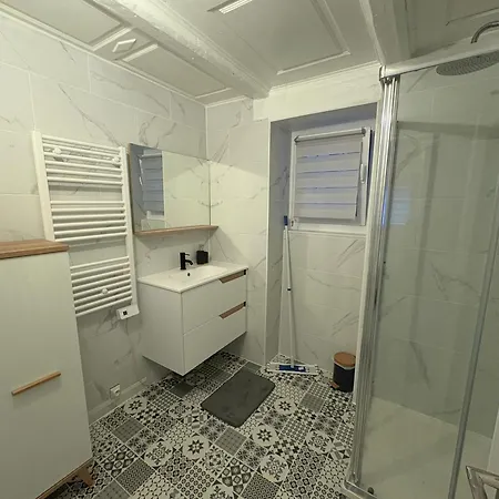 Alia Apartment *